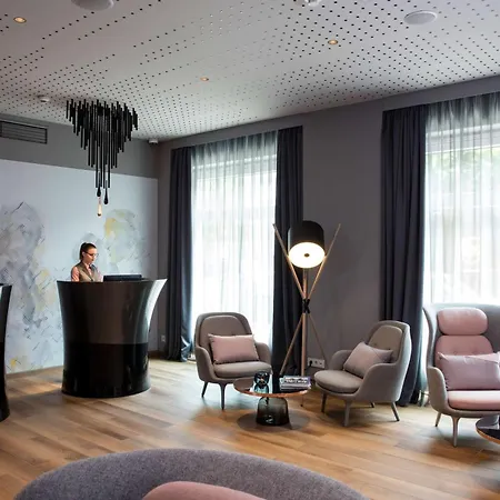 ホテル Art'otel Mitte, Powered By Radisson 4*