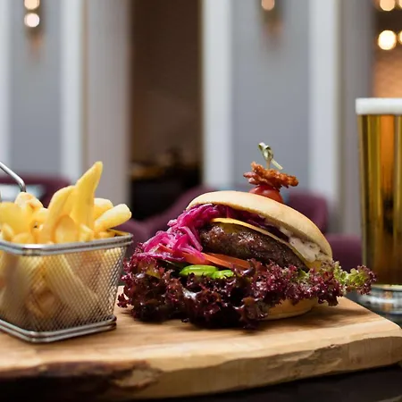 فندق Art'otel Mitte, Powered By Radisson 4*