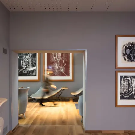 Отель Art'otel Mitte, Powered By Radisson 4*